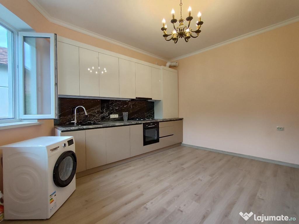 Oferim un apartament spre inchiriere cu 3 camere in zona Frunzisului