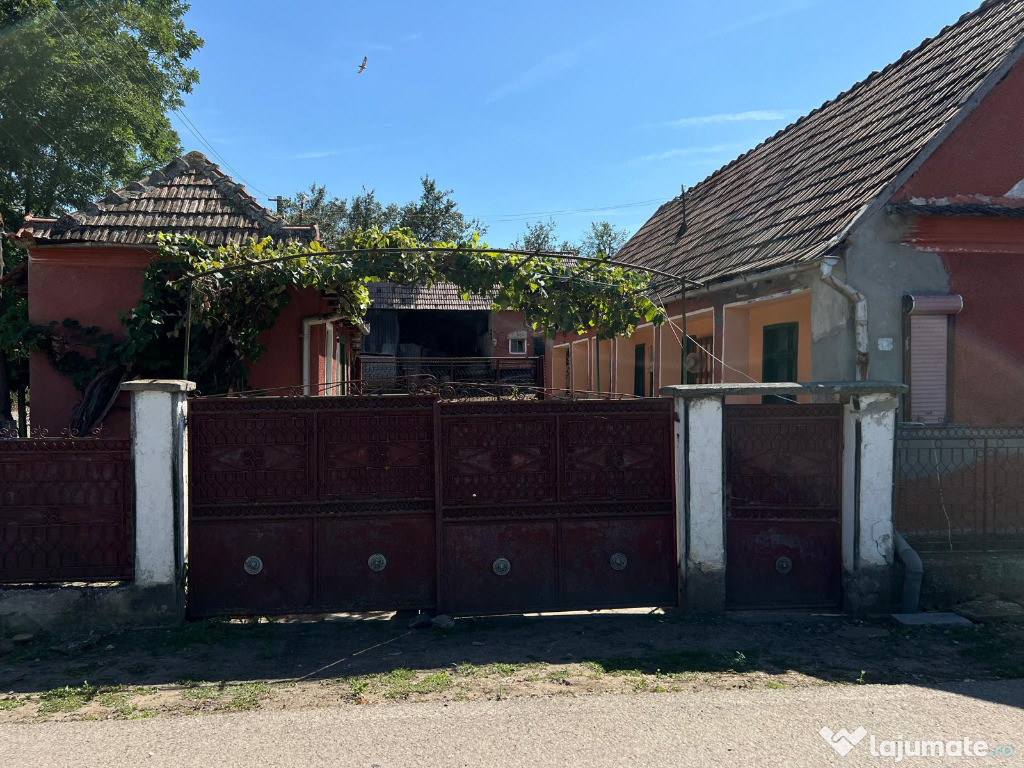 Vand casa situata in localitatea Rosia de Secas din judetul Alba