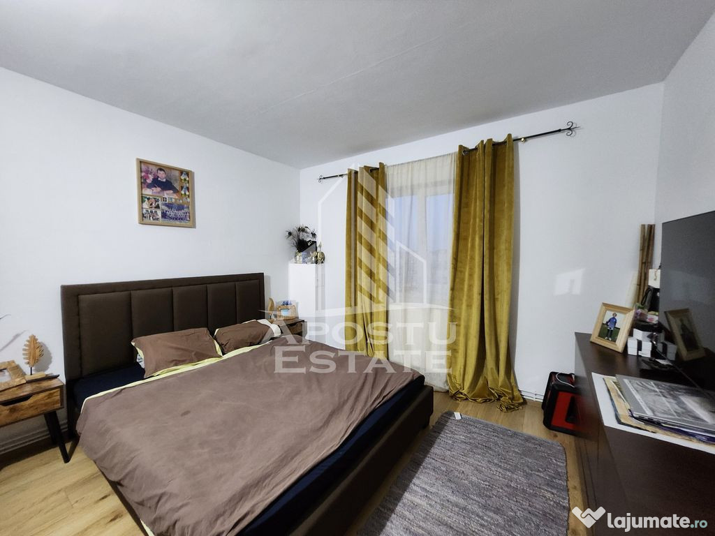 Apartament decomandat cu 3 camere, centrala proprie, zona...