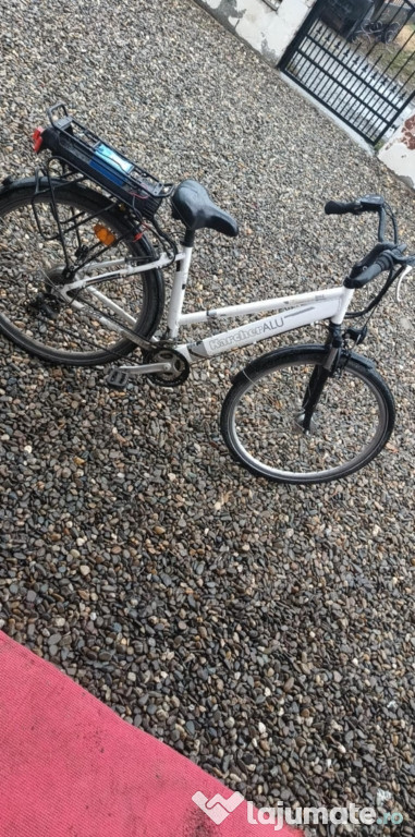 Vând bicicleta electrică.