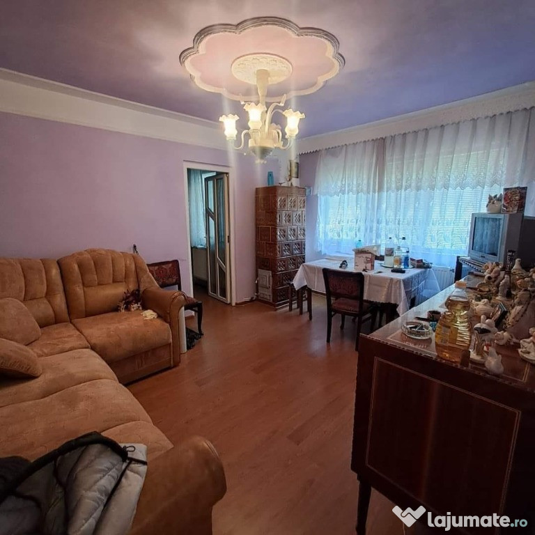 De vanzare apartament 2 camere, spatios , 2 boxe