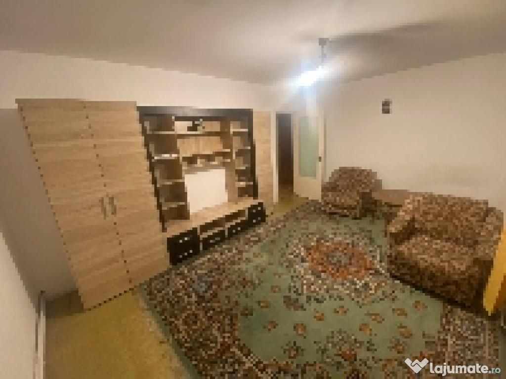 Vanzare Apartament 3 camere Tractoru(Gloriei)