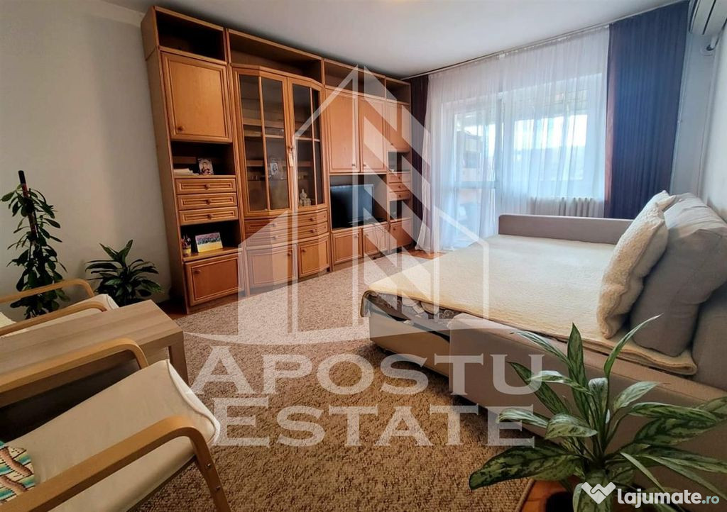 Apartament decomandat cu o camera, zona Complexului Stude...