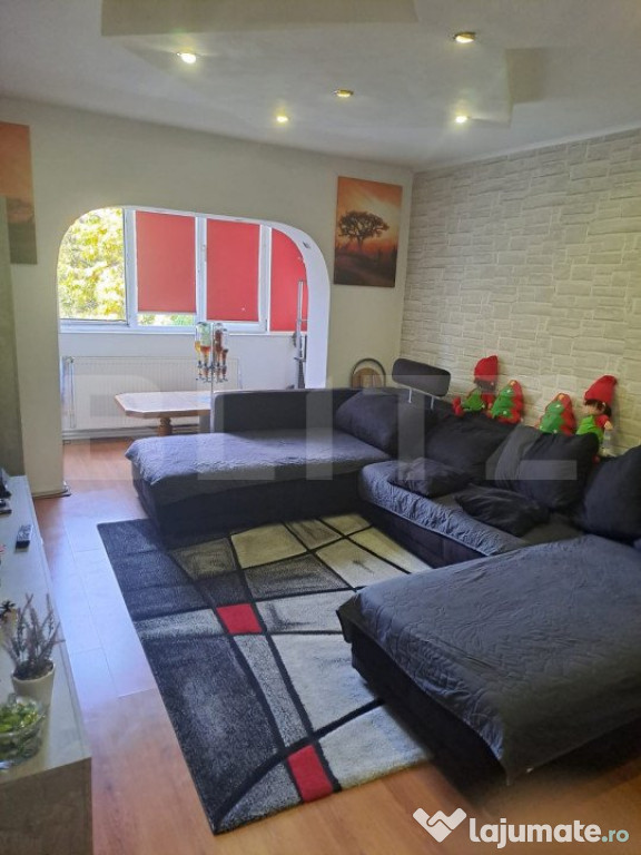 Apartament cu 4 camere, 83 mp, decomandat, zona Torontalului