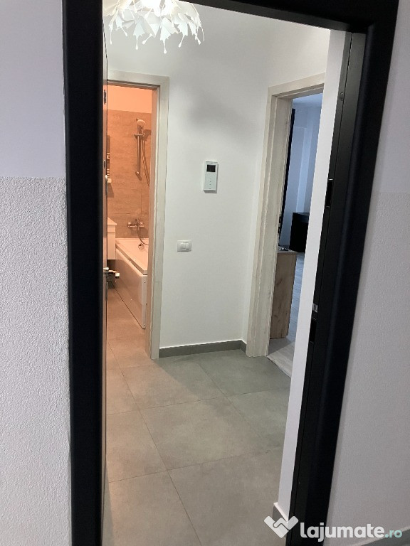 Inchiriez apartament