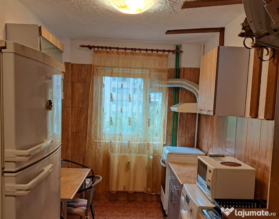 Proprietar, ofer spre închiriere apartament.2 camere(