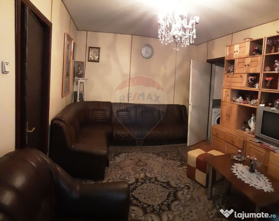 Apartament cu 3 camere de închiriat în zona Central