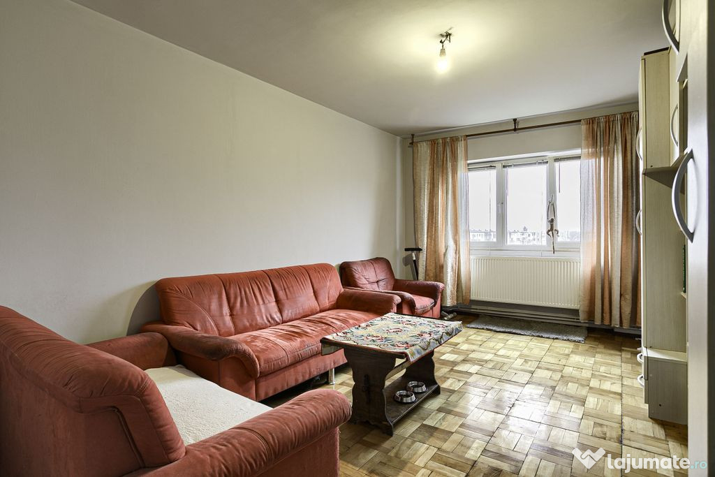 Apartament spatios cu 4 camere strada Fat Frumos