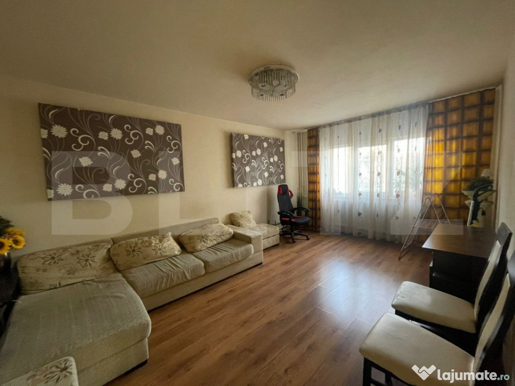 Apartament 4 camere, decomandat, zona Rogerius - etaj Interm