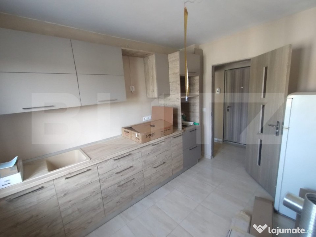 Apartament 3 camere,2 bai,balcon,60mp,semidecomandat,renovat