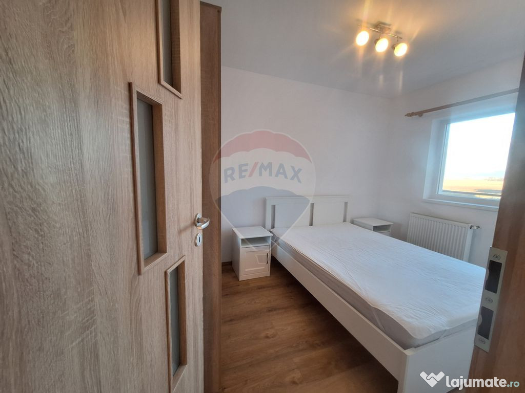 Apartament luminos, cu 3 camere, de închiriat în Cartie...