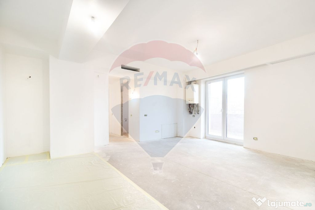 Apartament cu 3 camere de vanzare in zona Damaroaia - Pet...