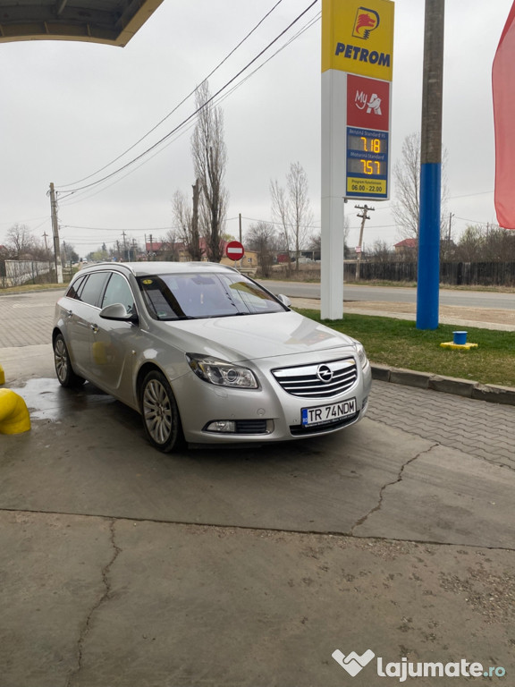 Vând Opel insignia