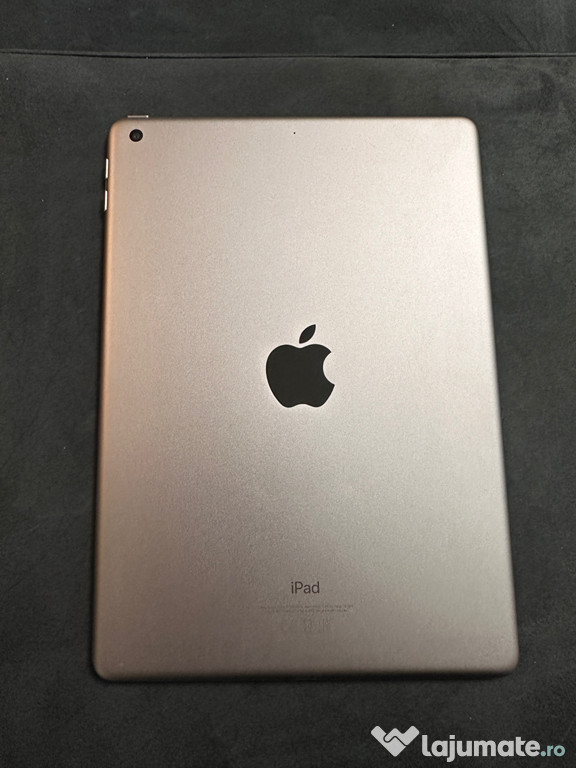 Apple iPad (Silver)