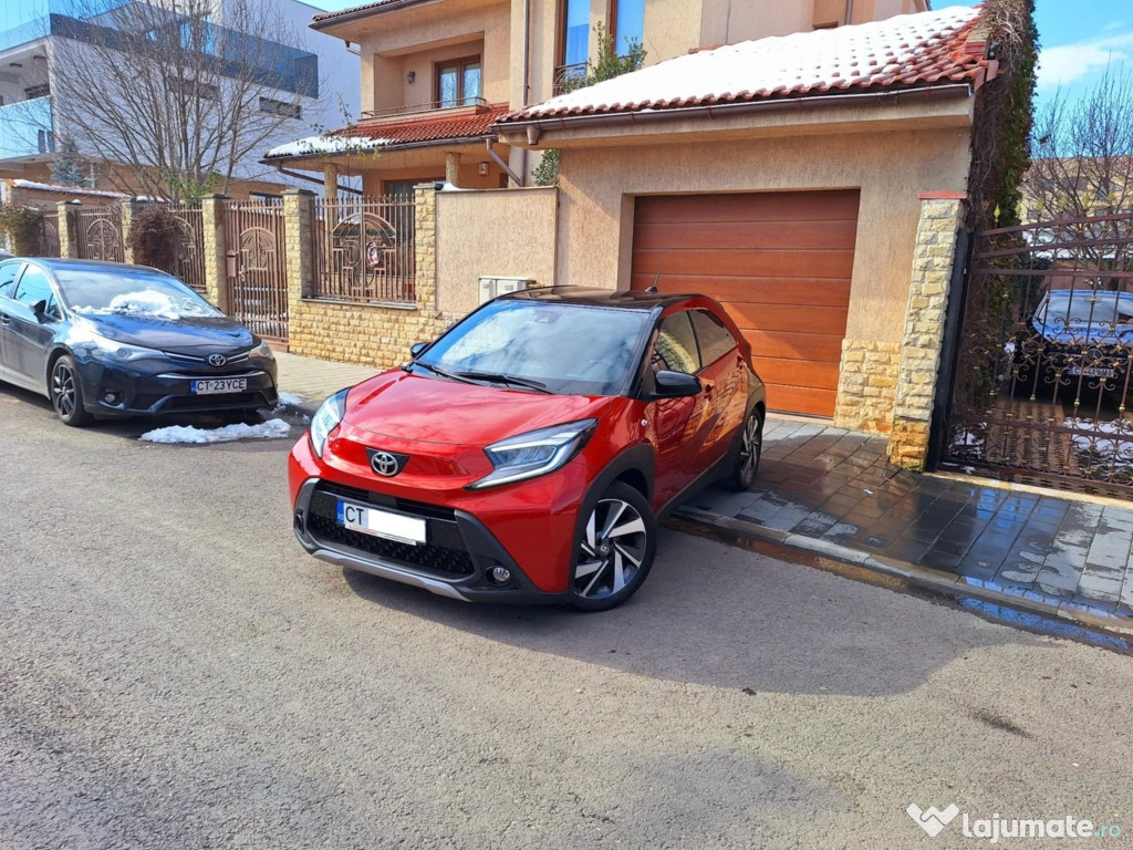 TOYOTA AYGO X - 2023 - CUTIE AUTOMATĂ - 20.000 KM -NAVIGAȚIE