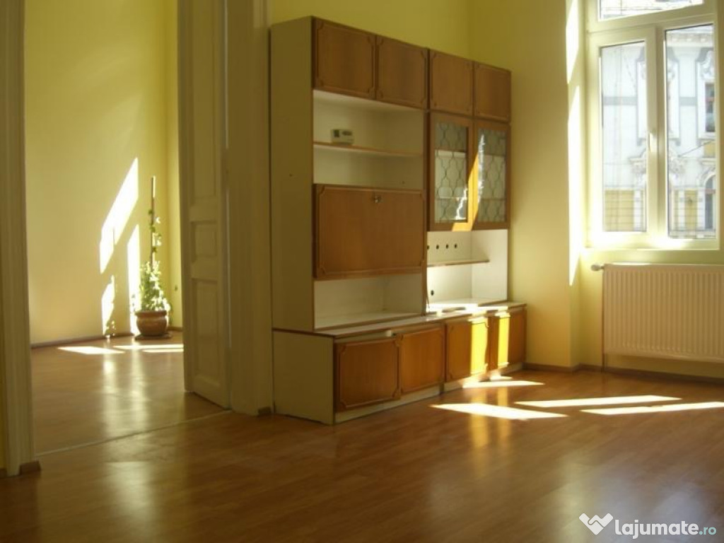 Apartament 4 camere de închiriat-ideal pentru birouri / cabinete Centr