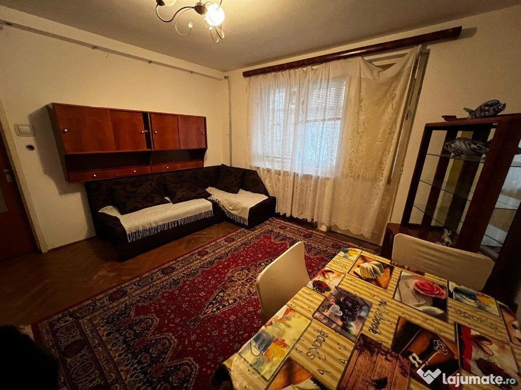 INCHIRIEZ apartament 3 camere decomandat ,zona Mihai Viteazul