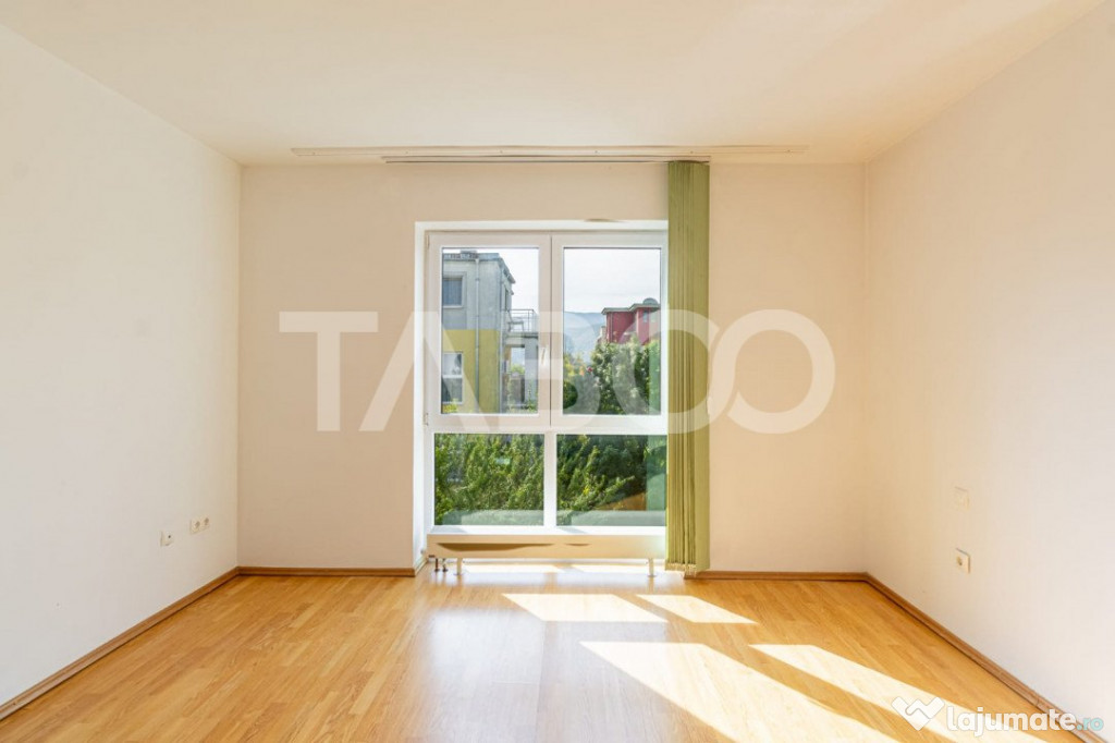 Apartament 3 camere etaj intermediar loc de parcare si boxa