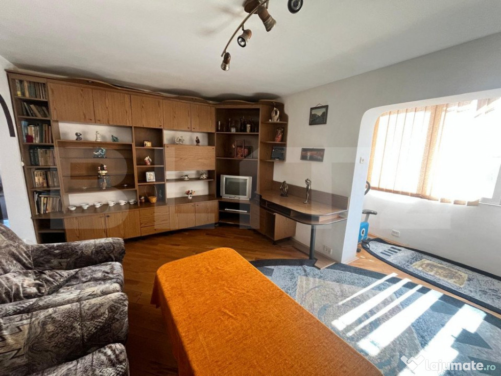 Apartament 3 camere,decomandat,parter, 70 mp, zona Sens Vech