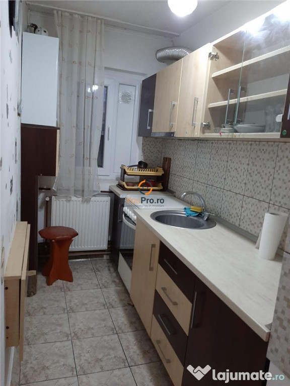 Apartament 3 camere semidecomandat zona Sagului