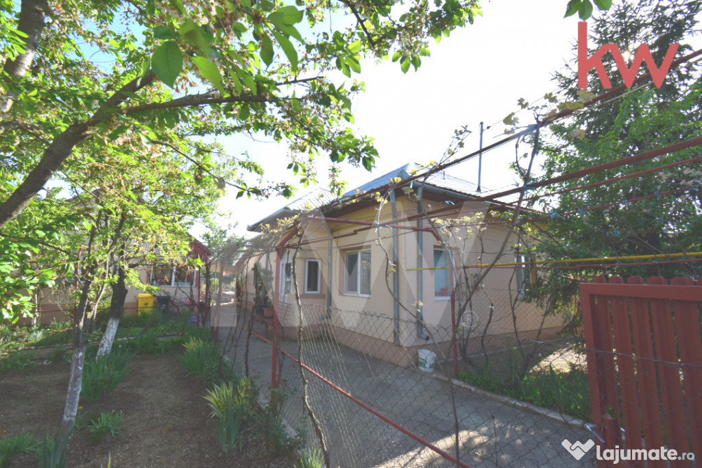 Casa Carcea si anexa, teren 1077 mp toate utilitatile