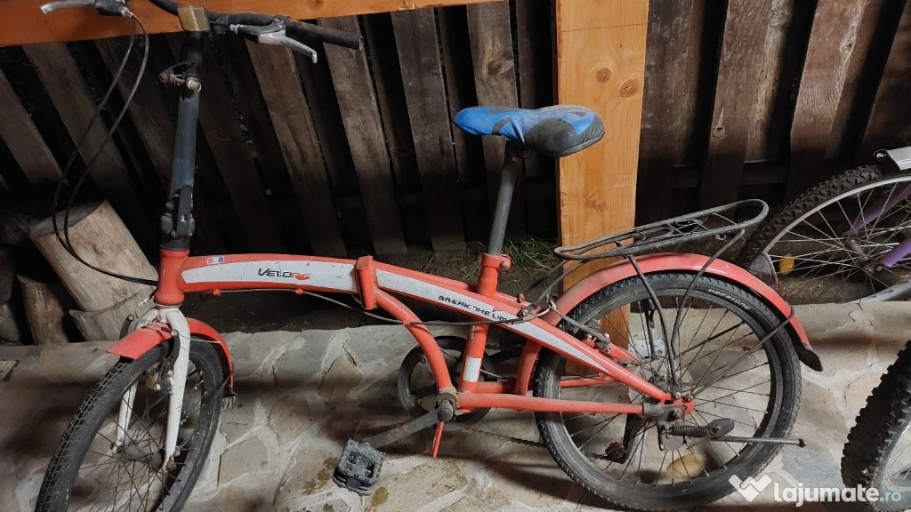 Vînd 2 biciclete 1 pliabila rosie