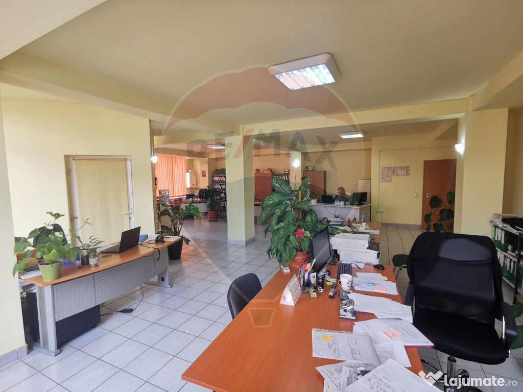 Spatiu Comercial la etaj De Inchiriat
