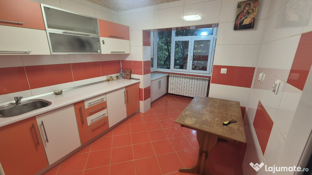 3 camere CUG, liber, langa scoala 42