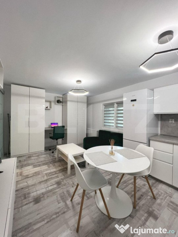 Apartament de 2 camere, semidecomandat, 35 mp, zona Mănăș