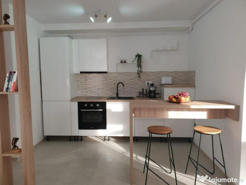Garsoniera de vanzare ,zona TRACTORUL,complex TOP CITY