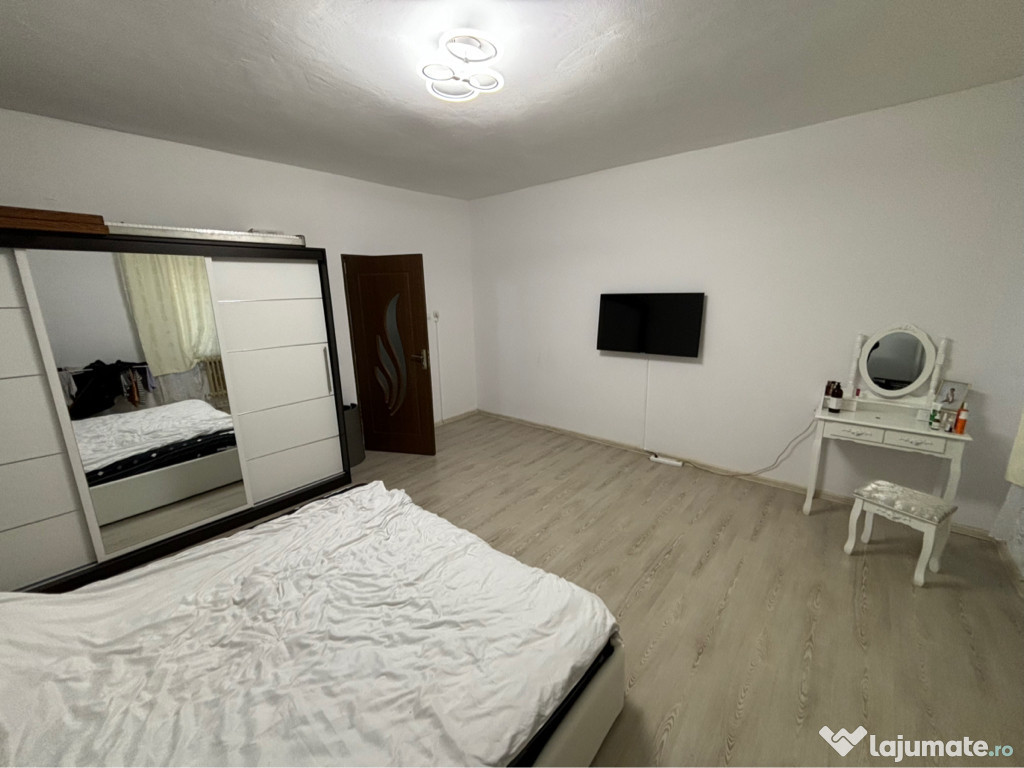 Vand ap 2 camere in spatele Prefecturii