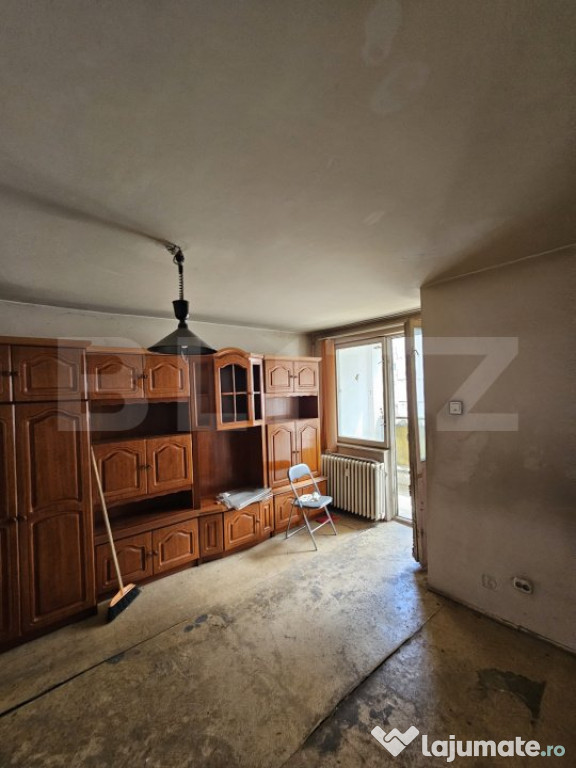 Apartament de vanzare, cu o camera 28,70 mp, balcon, zona Gr