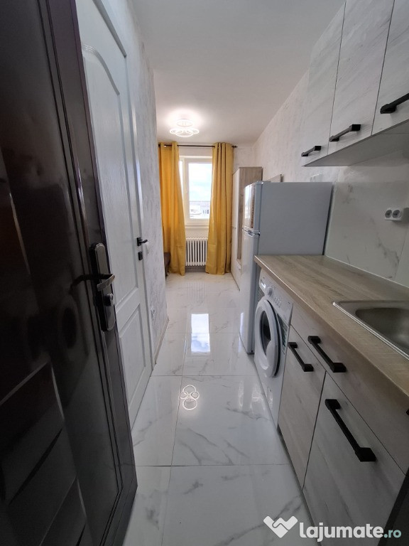 Camera de camin cu baie, renovata total, totul nou