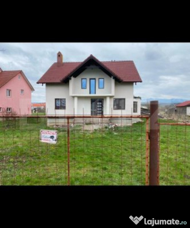 Casa individuala cu 5 camere, in Orheiu Bistritei, cu 24 ari