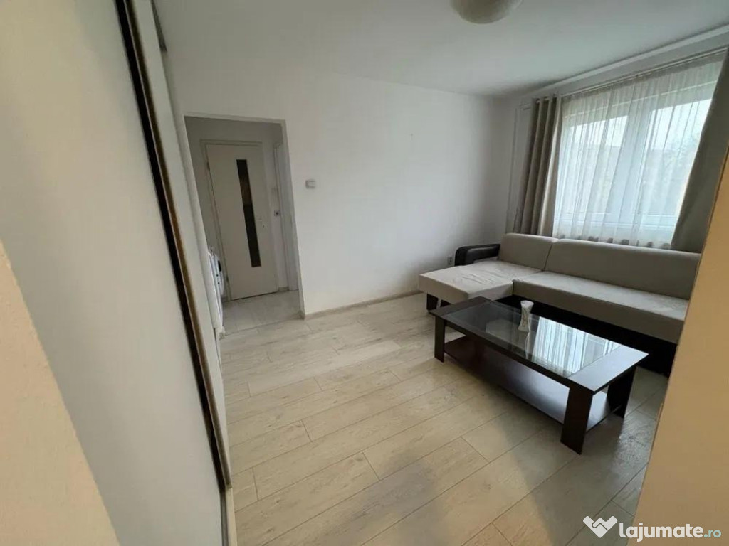 Apartament cu 3 camere, decomandat - zona Astra