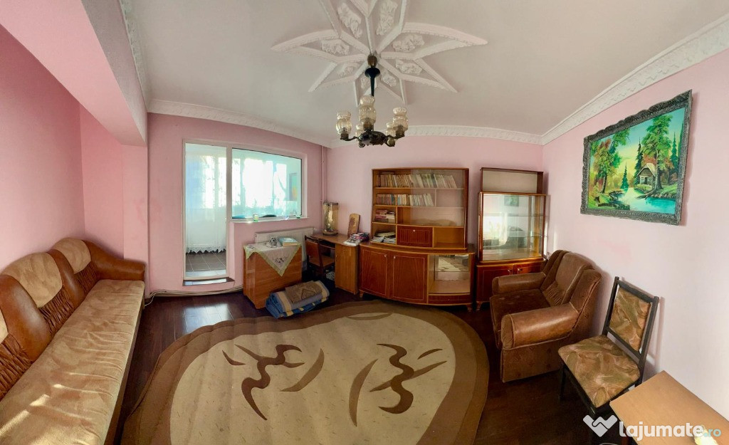 Apartament cu 3 camere in Micro 18