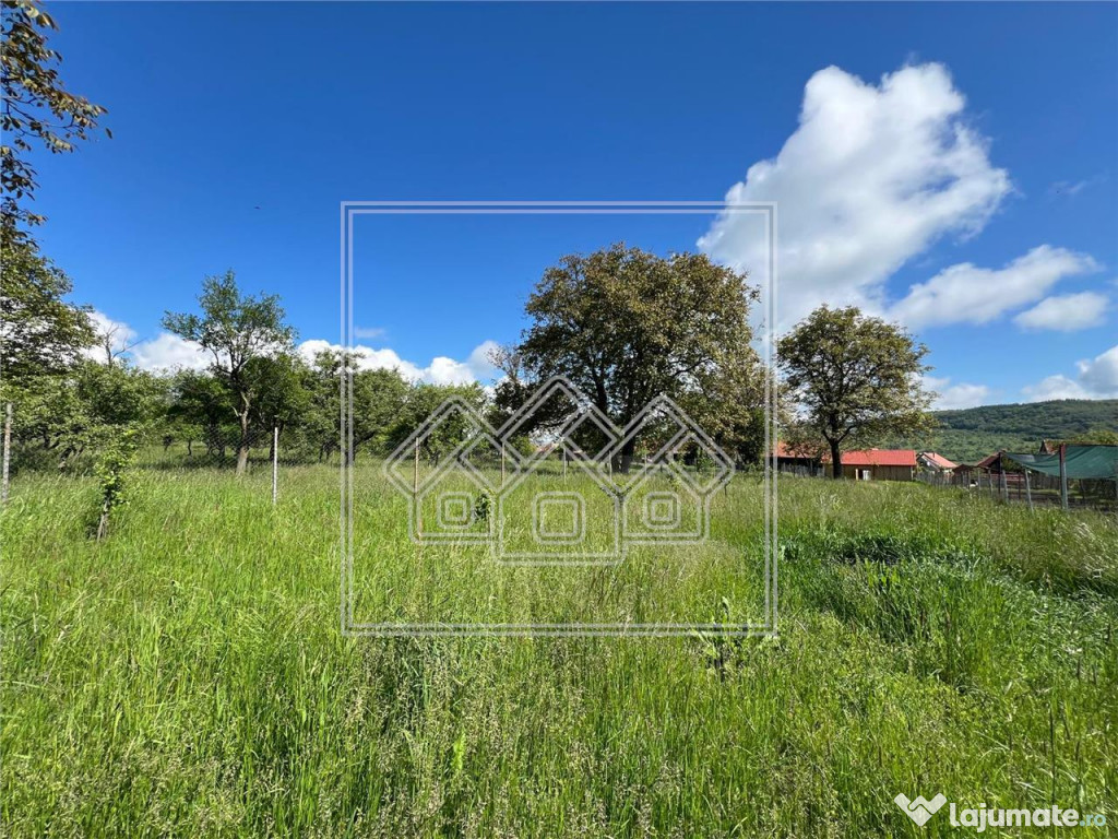 Casa individuala la tara - 1700 mp teren, 6 camere - zona li