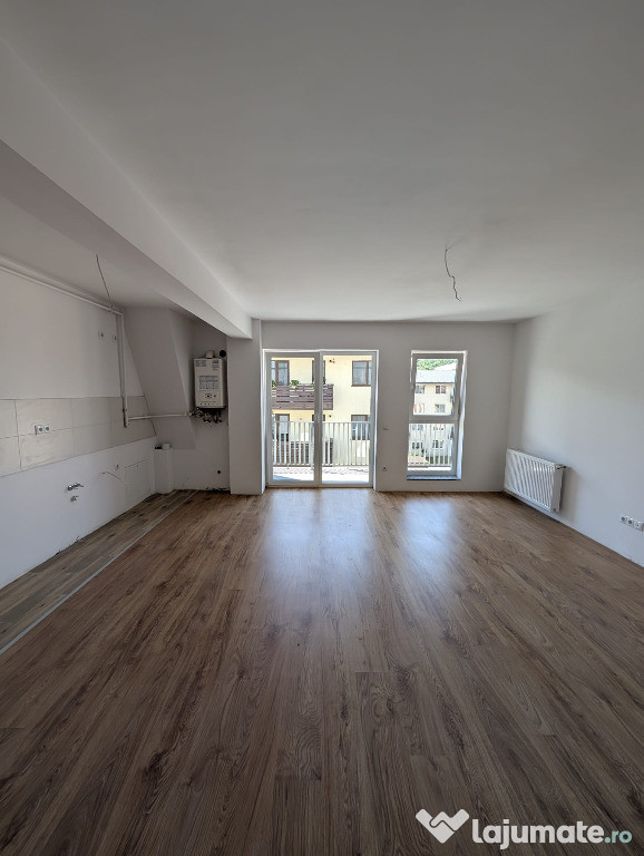 Apartament cu 2 camere, finisat nou, zona centrala Floresti