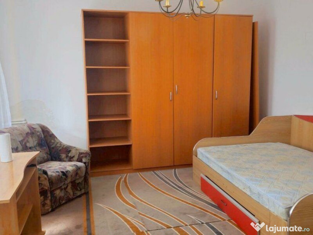 Garsoniera la casa, curte comuna - strada Razboieni