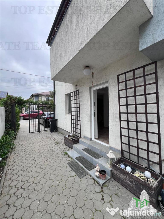 Vila moderna cuplata,curte individuala cu 5 camere , 3 bai ,