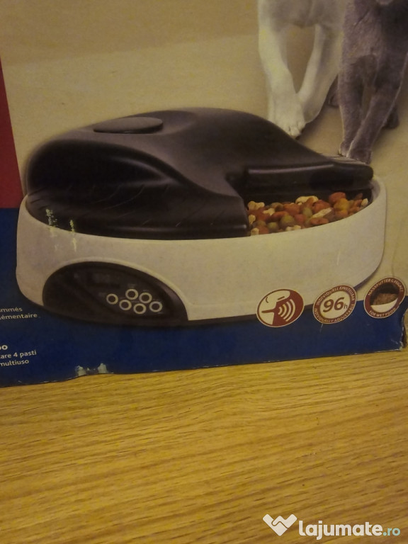 Aparat automat pentru hrana pisici și catei