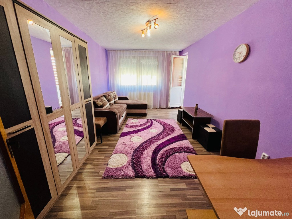 INCHIRIEZ apartament 2 camere decomandat, renovat, zona Strand