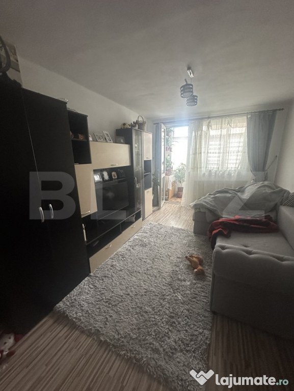 Apartament de vanzare, cu 2 camere, 40 mp, zona Carpati I