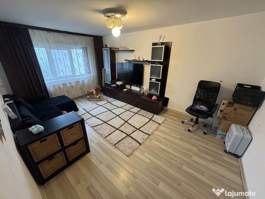 Apartament 3 camere zona Poarta 6