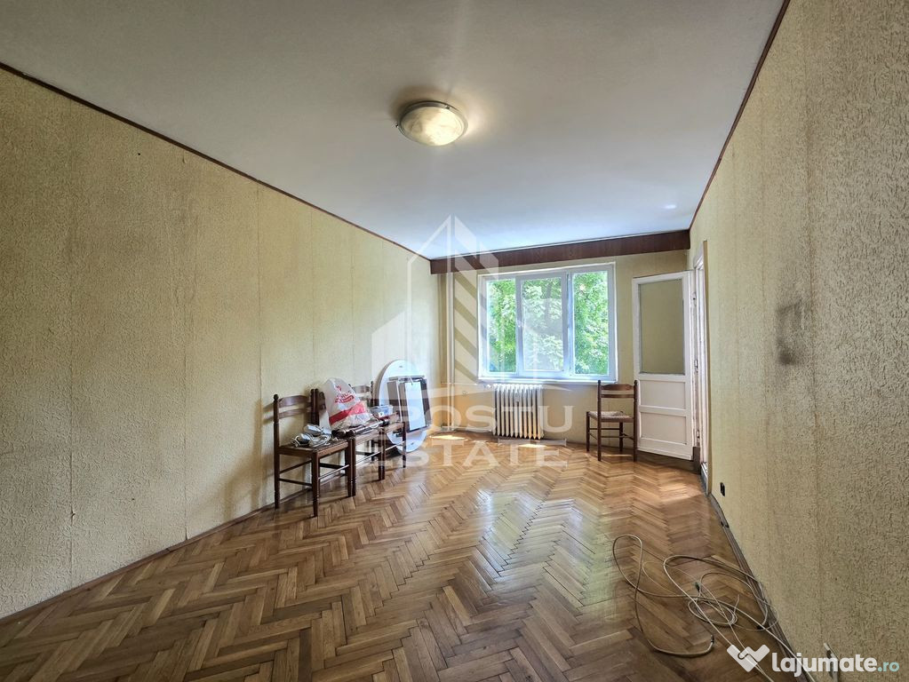 Apartament cu 3 camere, etaj intermediar, zona Circumvala...