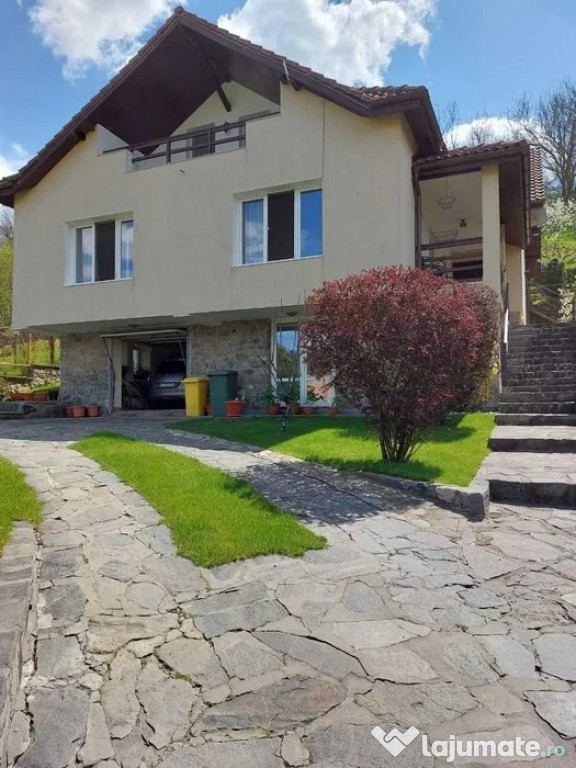 Casa de familie, zona linistita, Mihaesti, Valcea