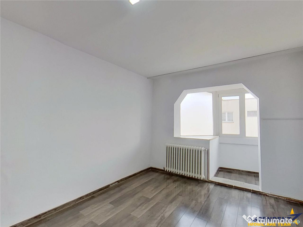 Tur Virtual! Apartament cu trei camere, decomandat, Stefan c