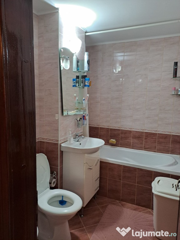 Vand apartament cu 2 camere