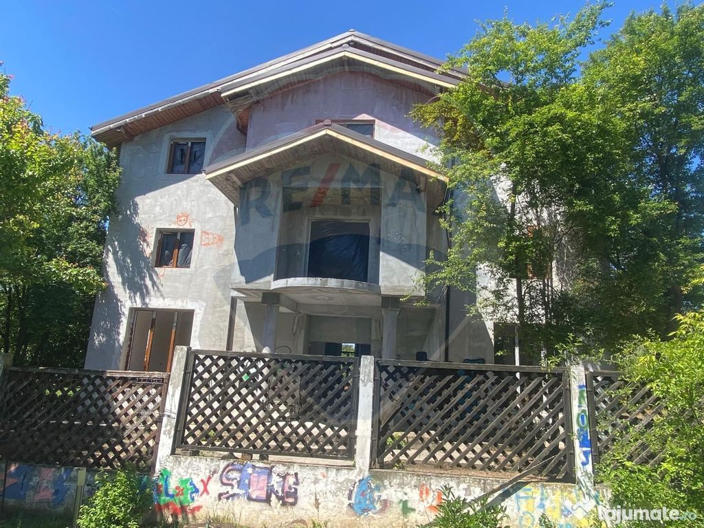 DE VANZARE Casă / Vilă cu 12 camere în zona Sisesti