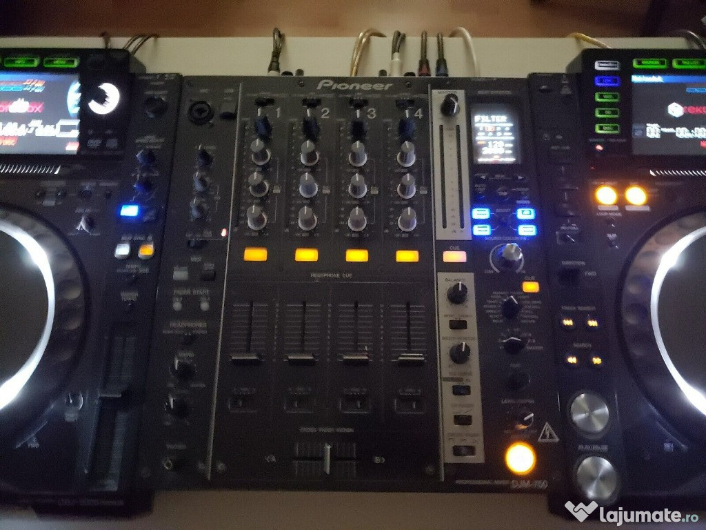 Pioneer CDJ 2000 NEXUS Pair + DJM 750 Mixer
